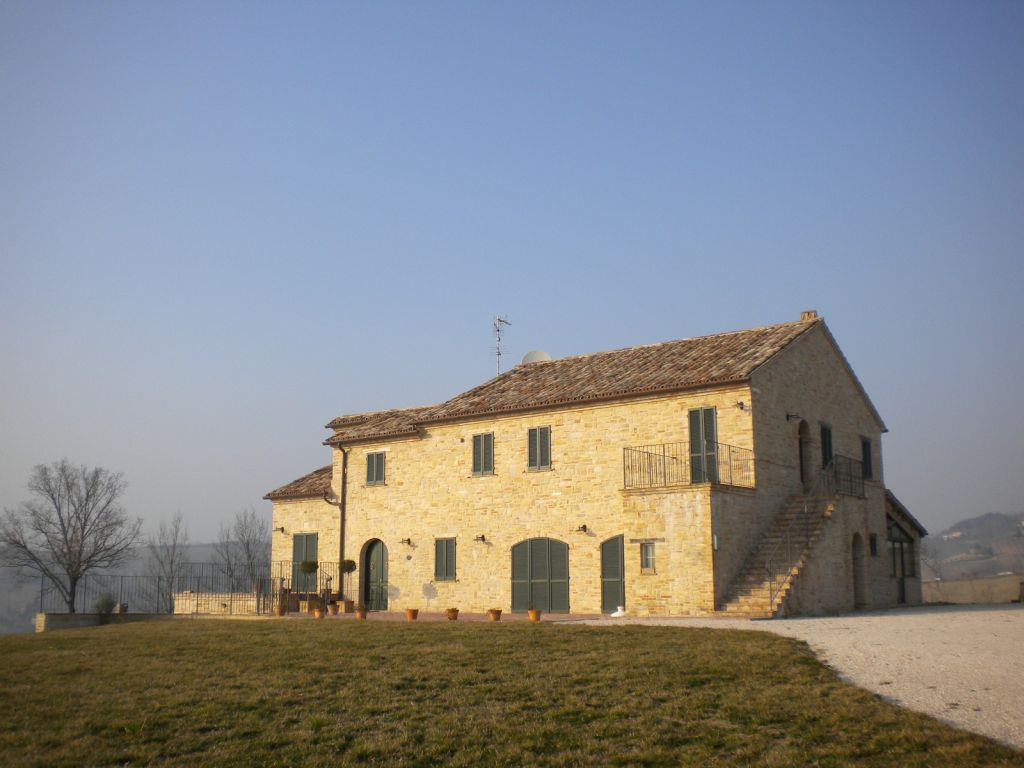 Rustici e Casali in affitto a Montelparo