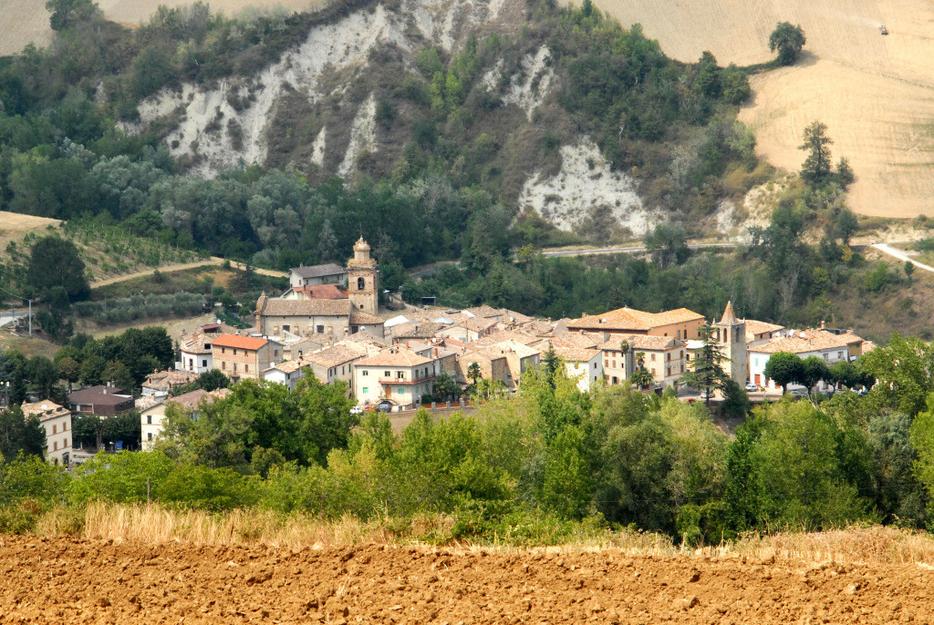 Rustici e Casali in vendita a Rotella, Poggio Canoso