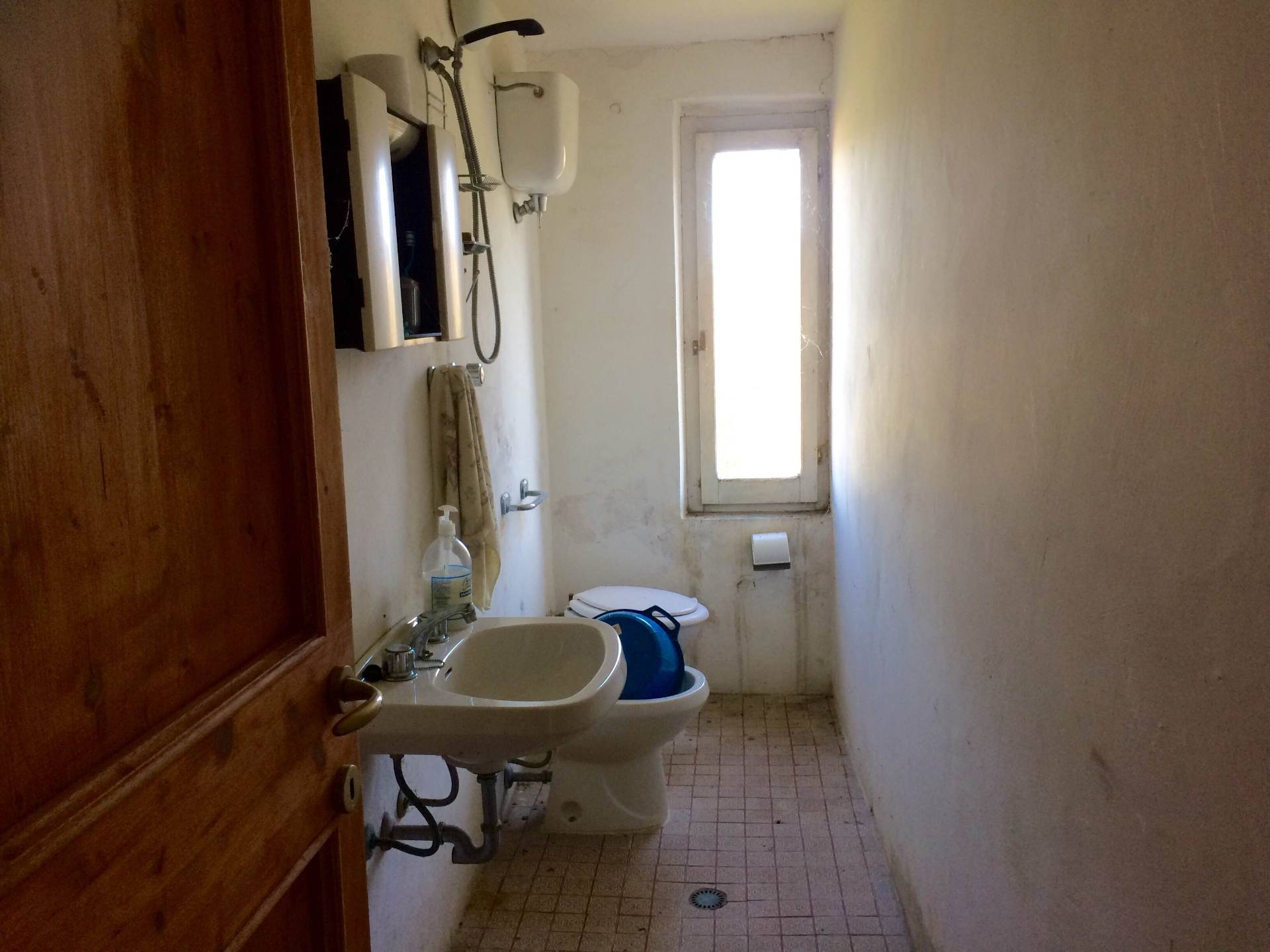 Rustici e Casali in vendita a Cossignano