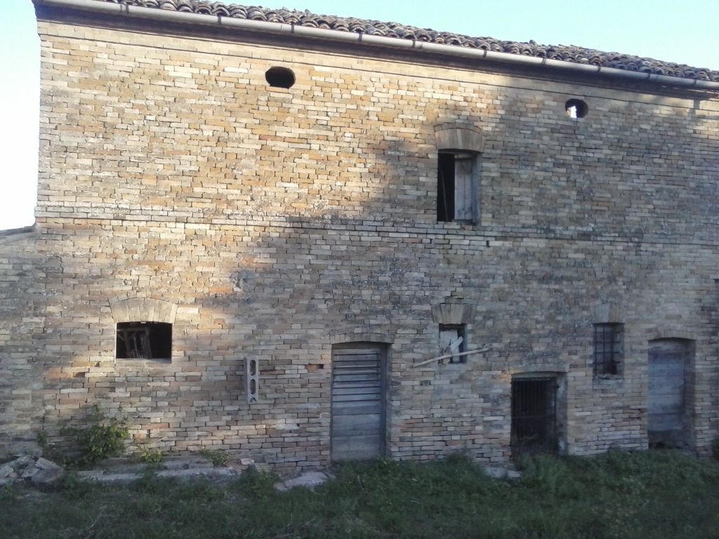 Rustici e Casali in vendita a Montegiorgio