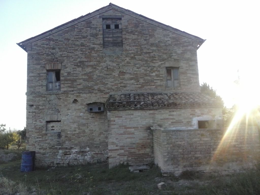 Rustici e Casali in vendita a Montegiorgio