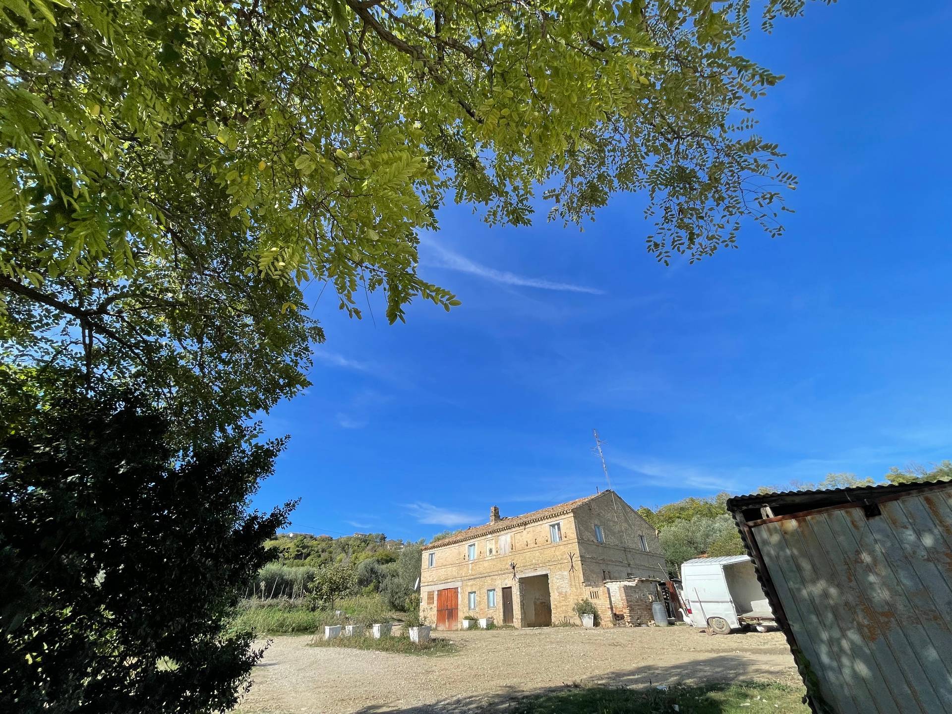 Rustici e Casali in vendita a Altidona