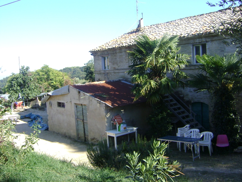 Rustici e Casali in vendita a Altidona