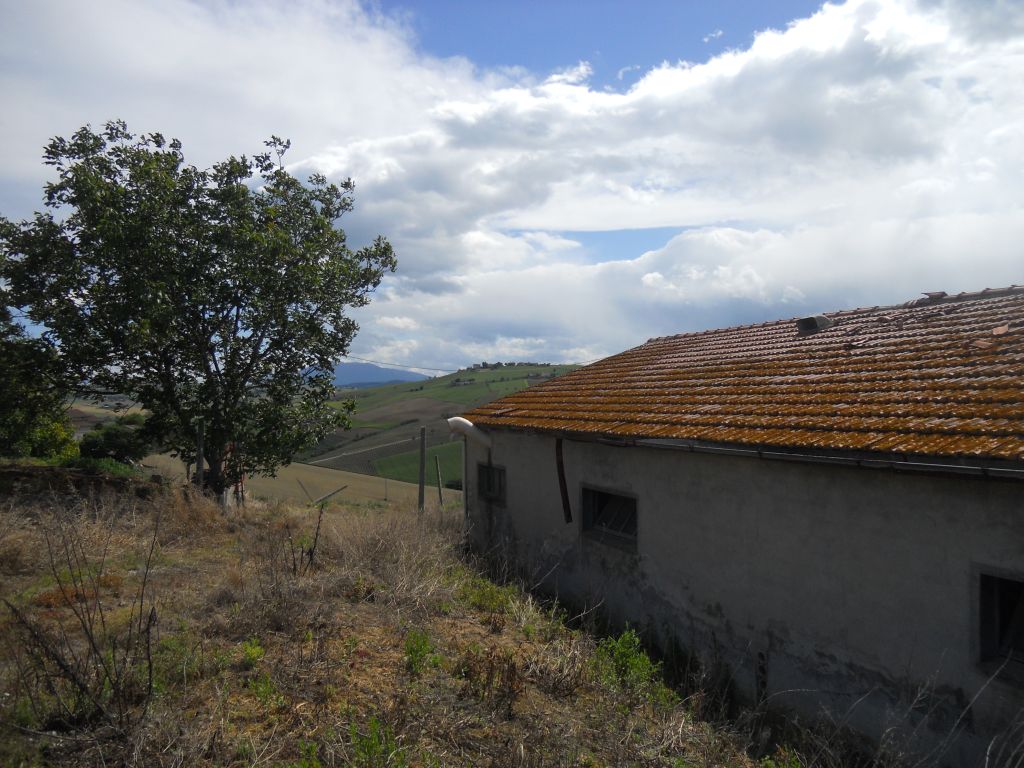 Rustici e Casali in vendita a Carassai