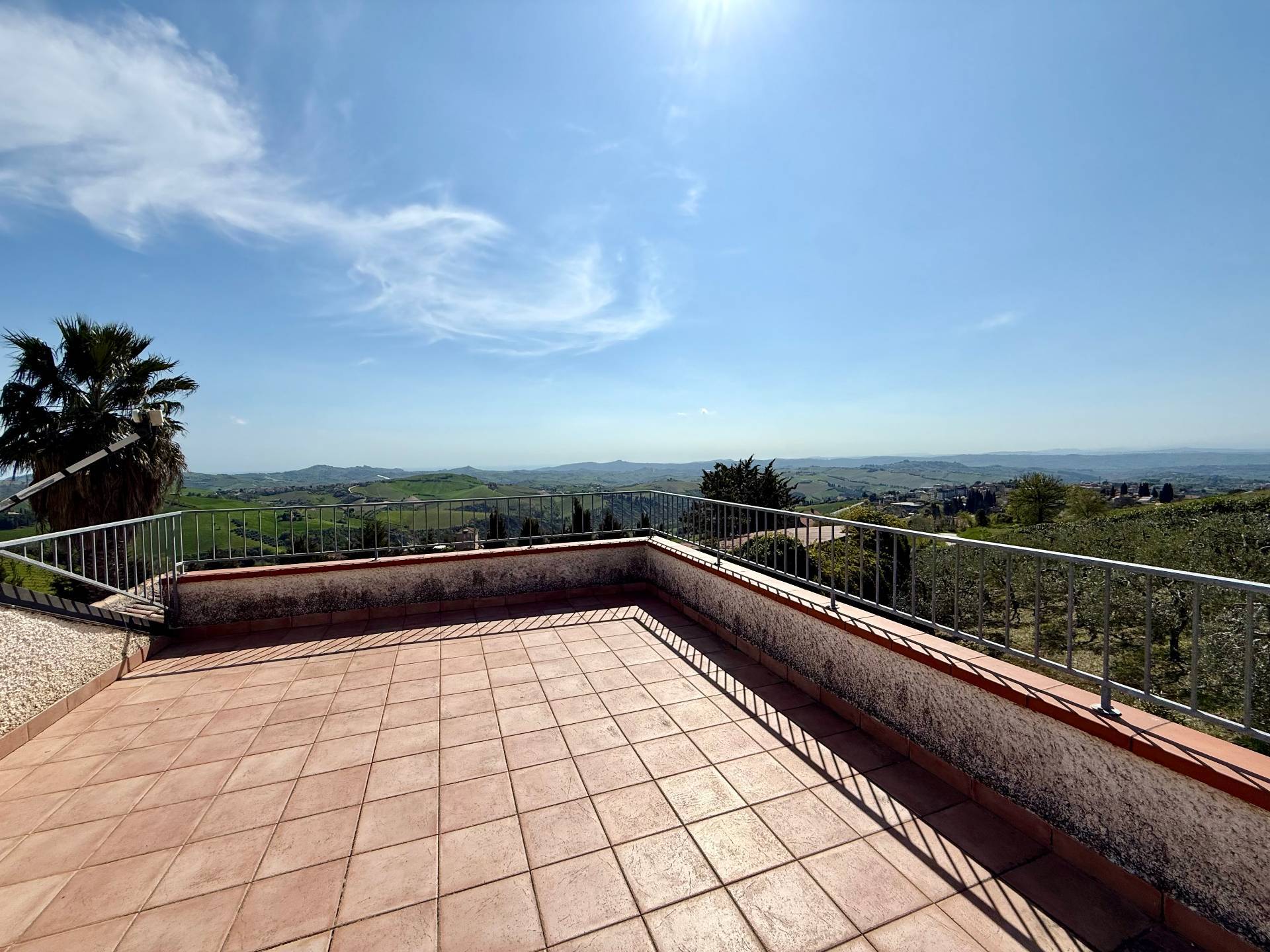 Rustici e Casali in vendita a Offida