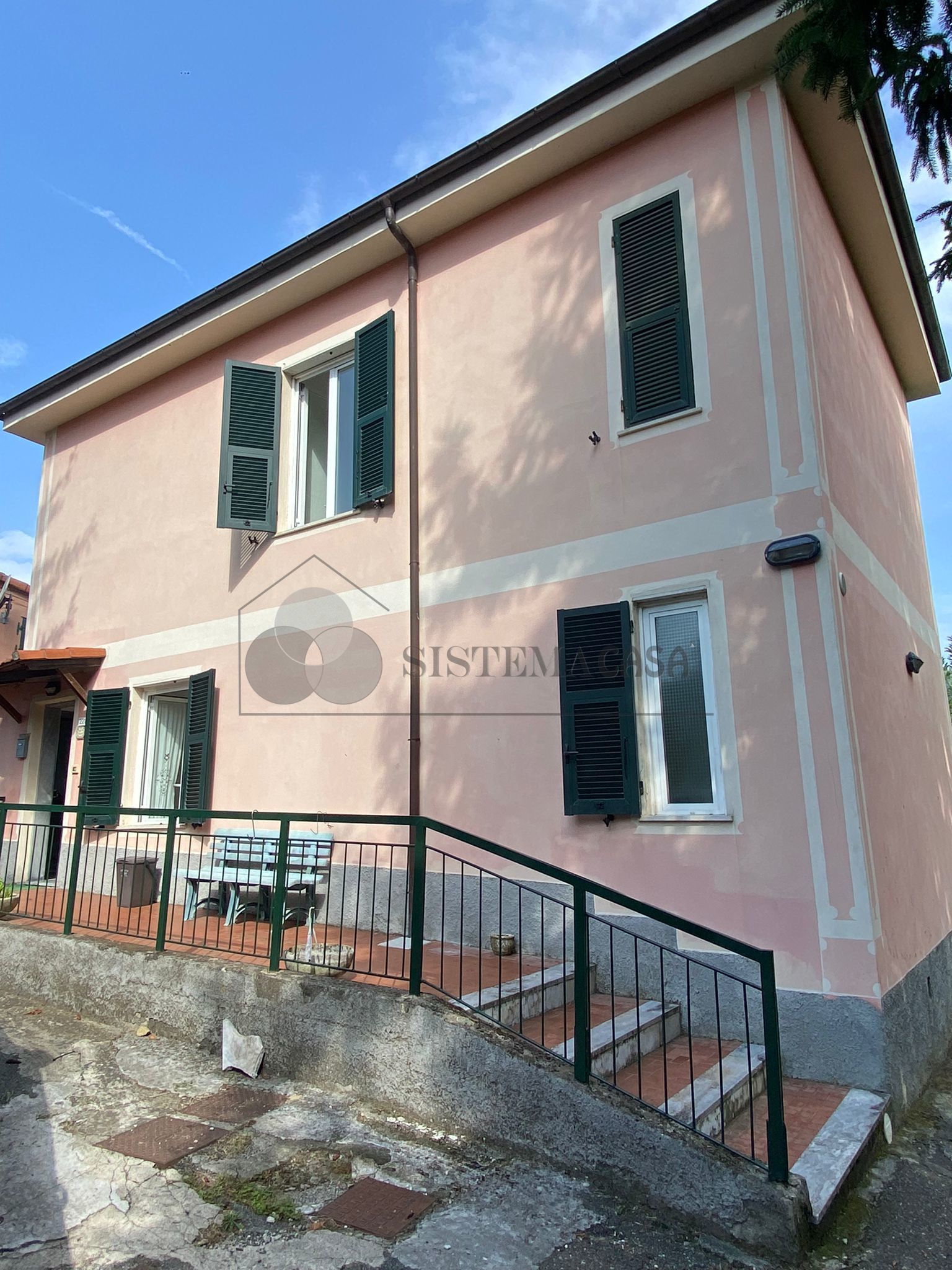 Casa indipendente con giardino in via montalbano 211, La Spezia