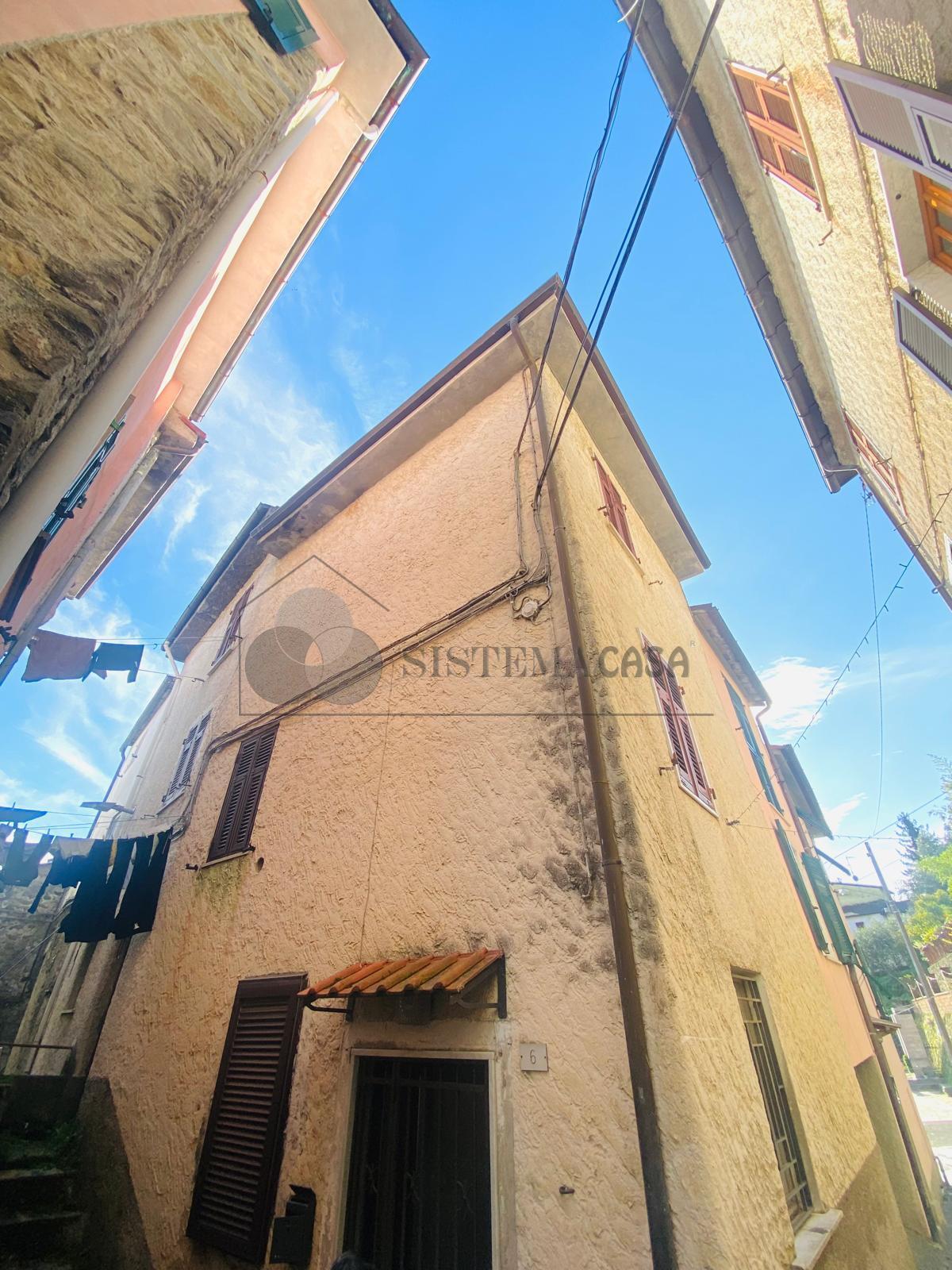 Casa indipendente da ristrutturare a Follo