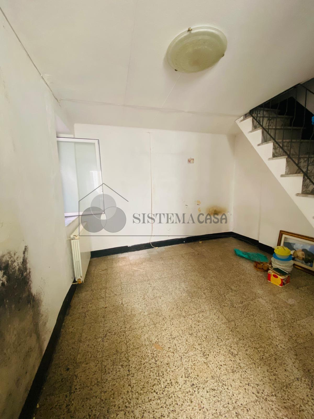 Casa indipendente da ristrutturare a Follo