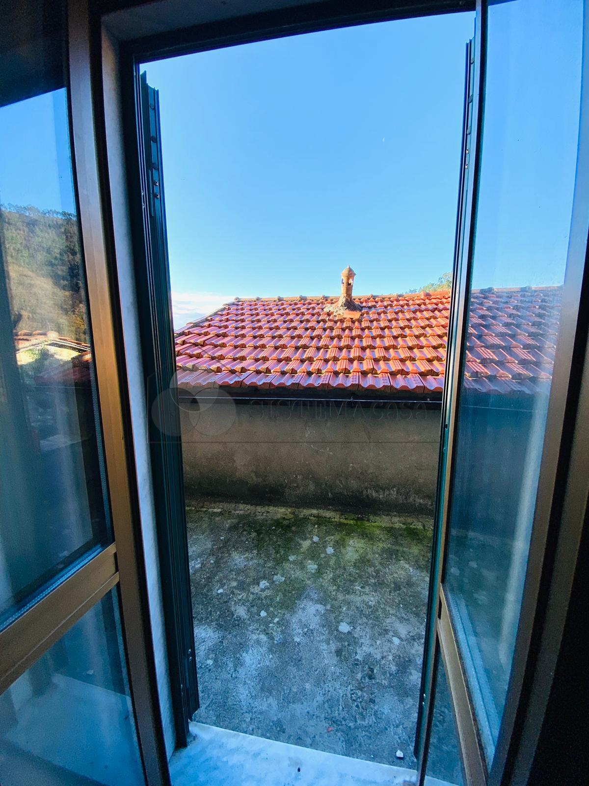 Rustico con terrazzo in via sperone 1616, Follo