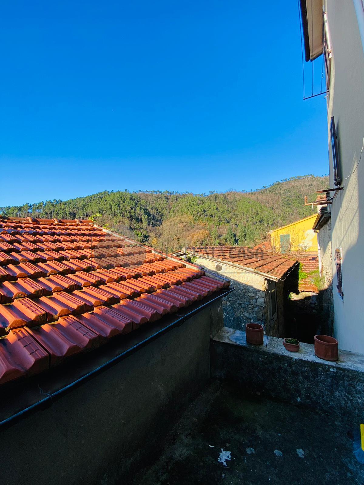 Rustico con terrazzo in via sperone 1616, Follo