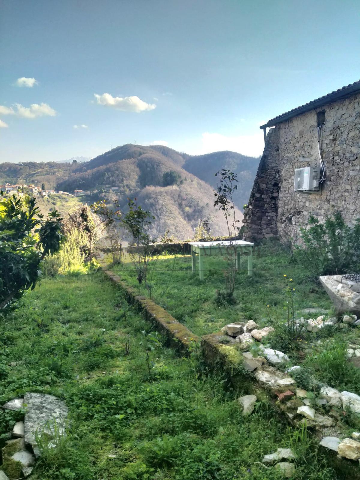 Rustico con giardino in via villaggio u.n.r.r.a. 8, Fosdinovo