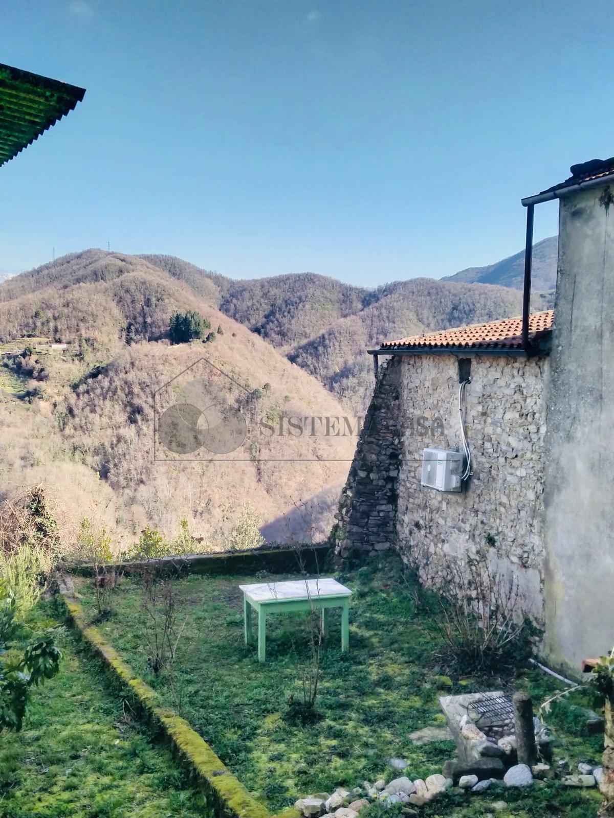 Rustico con giardino in via villaggio u.n.r.r.a. 8, Fosdinovo