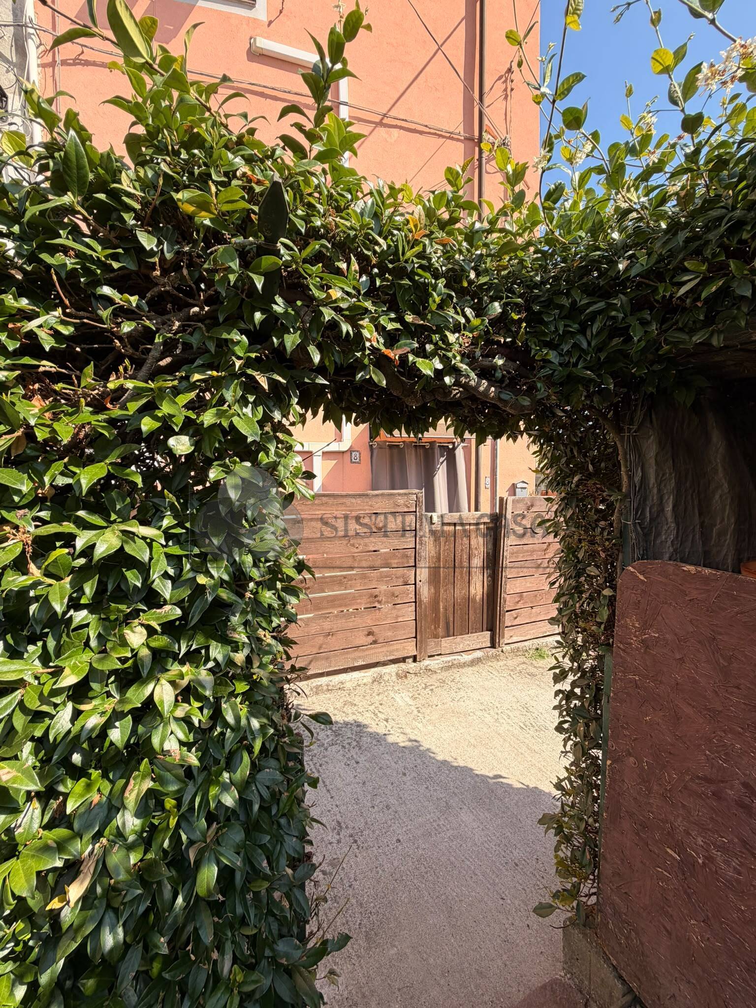 Casa indipendente con giardino a Follo