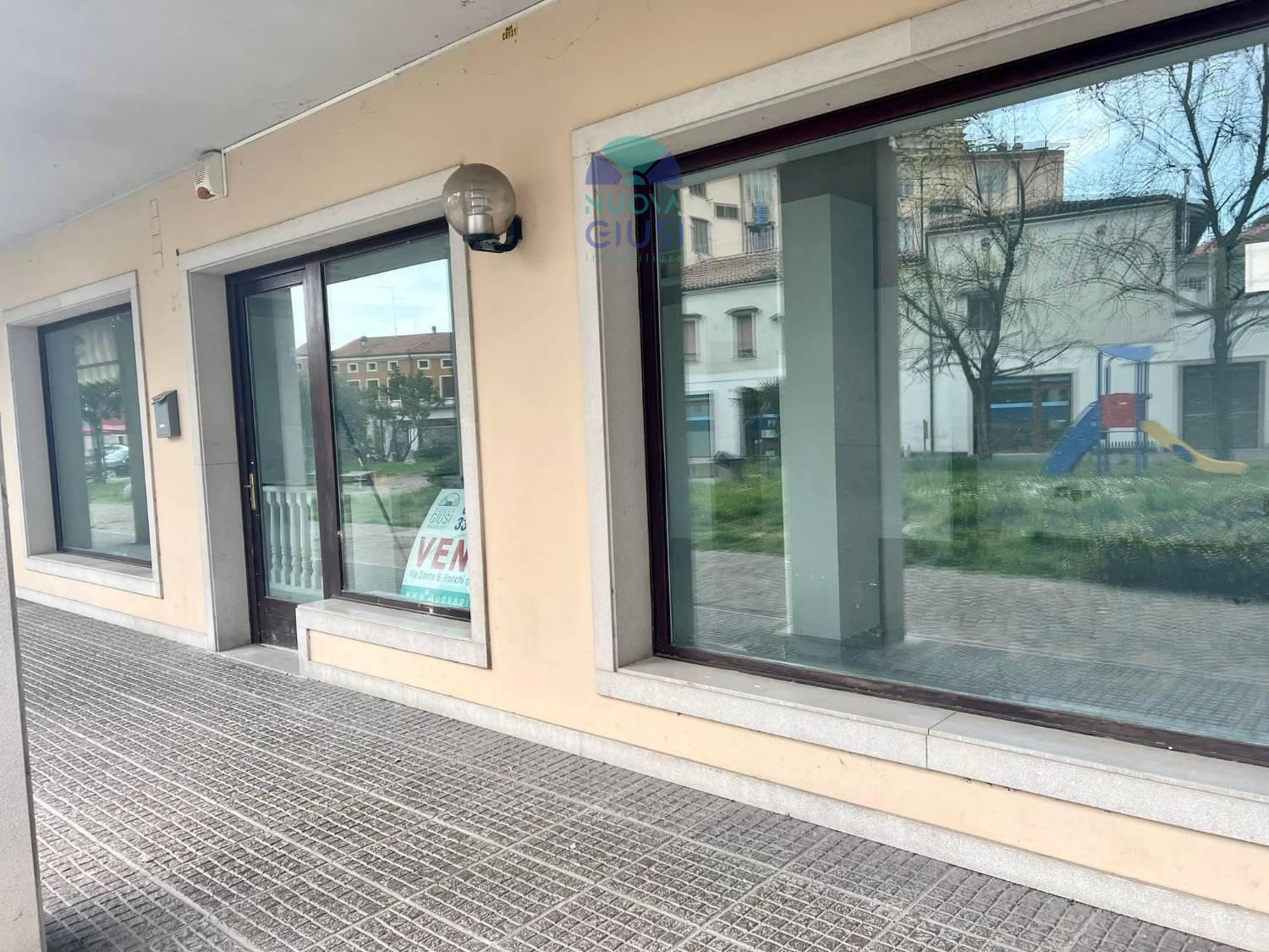Negozio in vendita a Ronchi dei Legionari