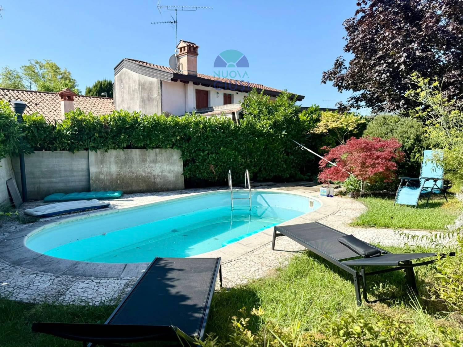 Villa Bifamiliare con giardino a San Canzian d'Isonzo