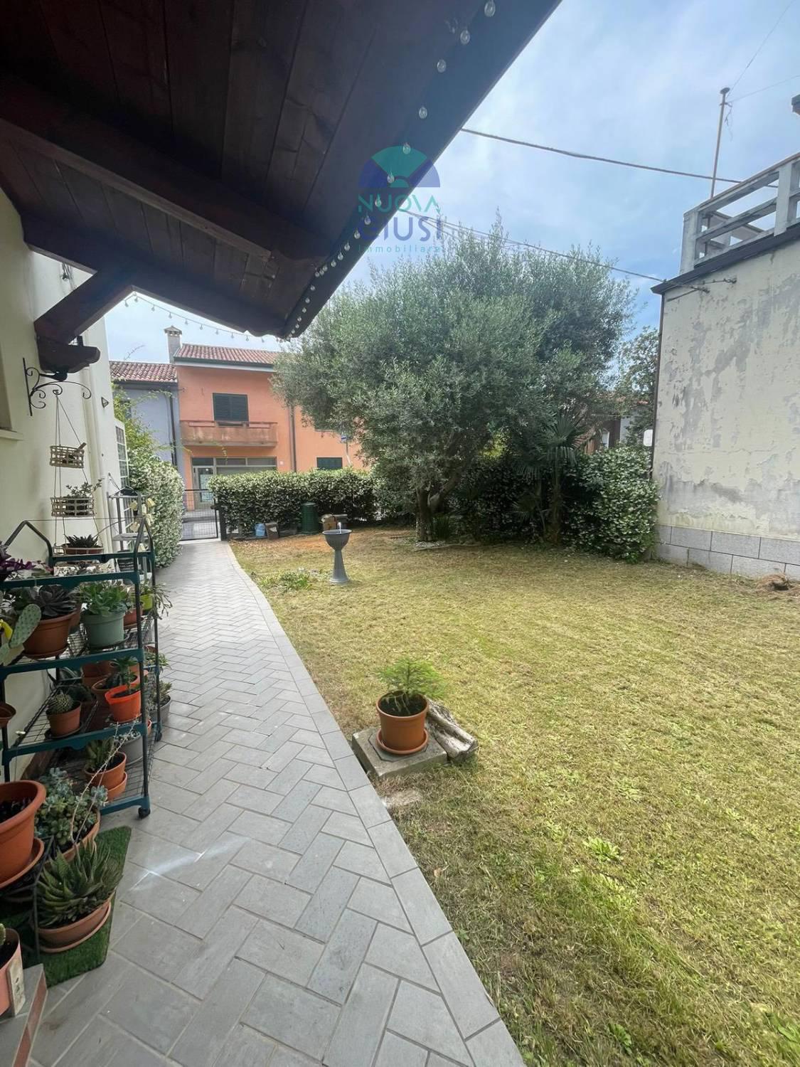 Trilocale con giardino a Monfalcone