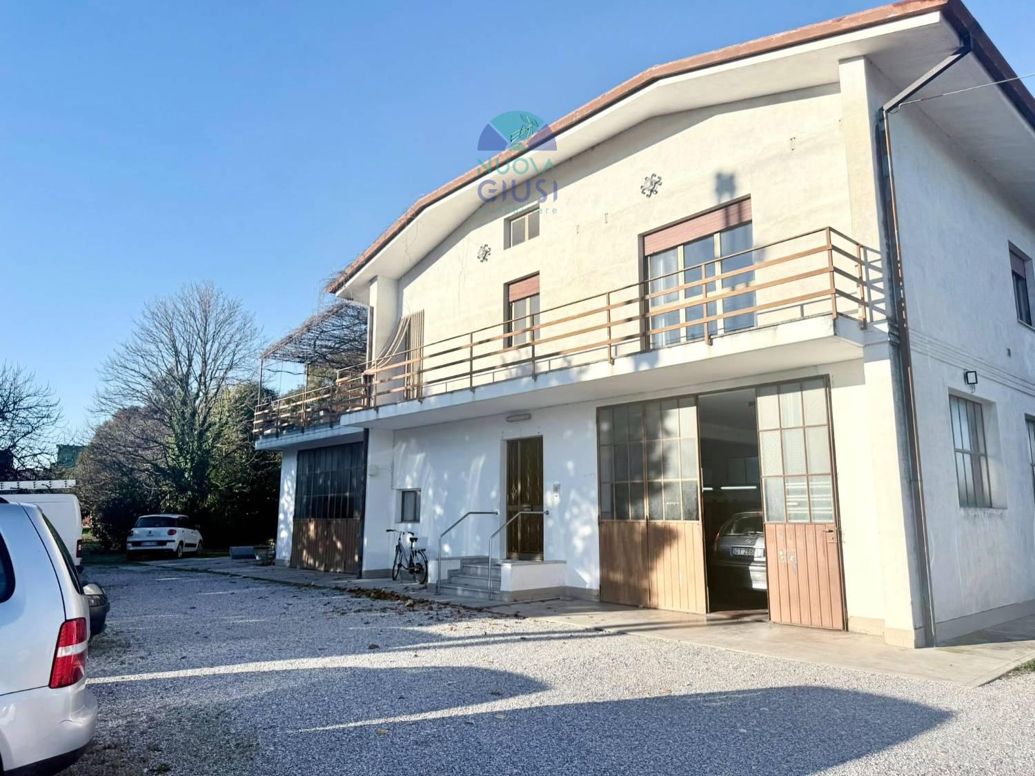 Casa indipendente con giardino a Fiumicello Villa Vicentina