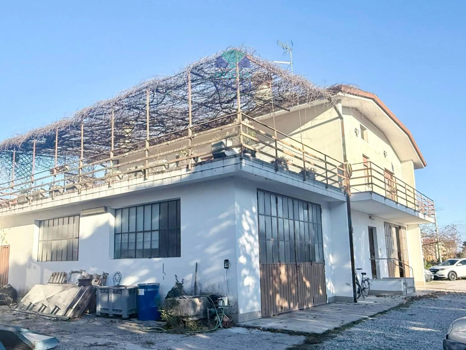Casa indipendente con giardino a Fiumicello Villa Vicentina