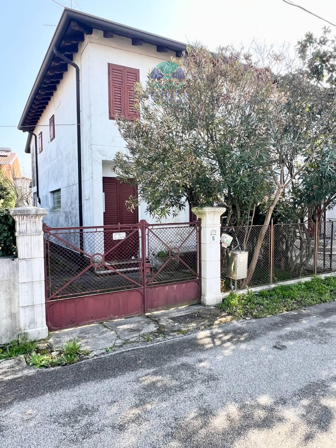 Villa Bifamiliare con giardino a Turriaco