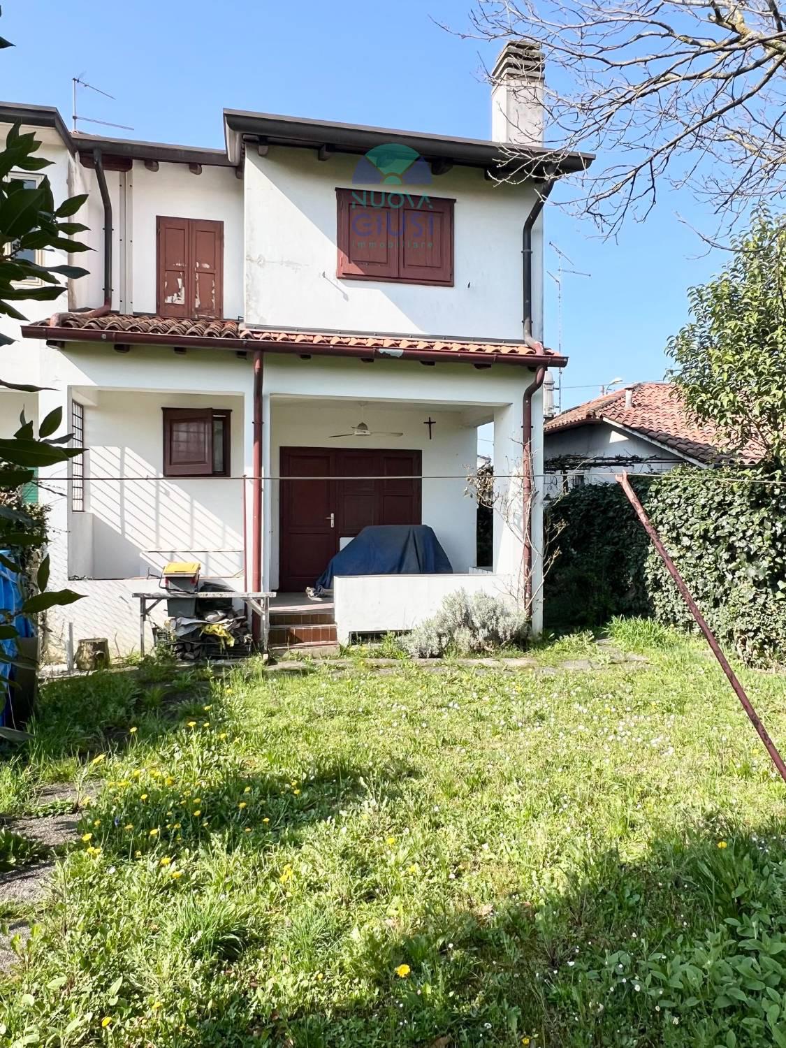 Villa Bifamiliare con giardino a Turriaco