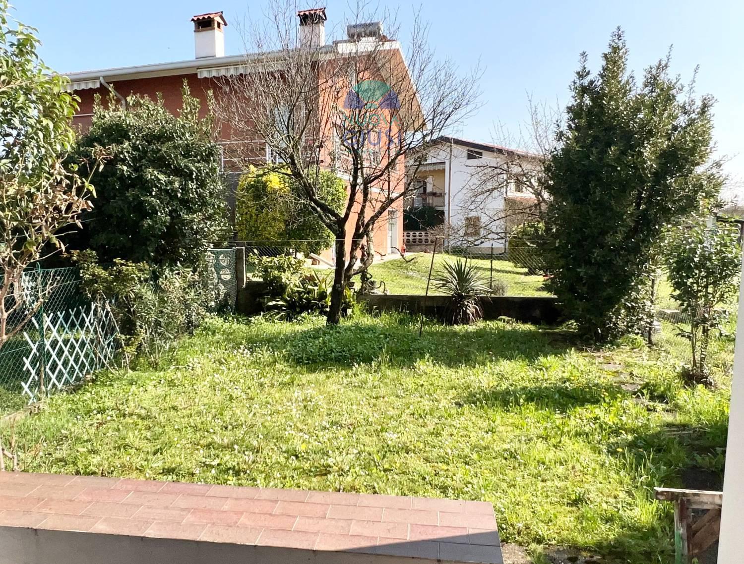 Villa Bifamiliare con giardino a Turriaco
