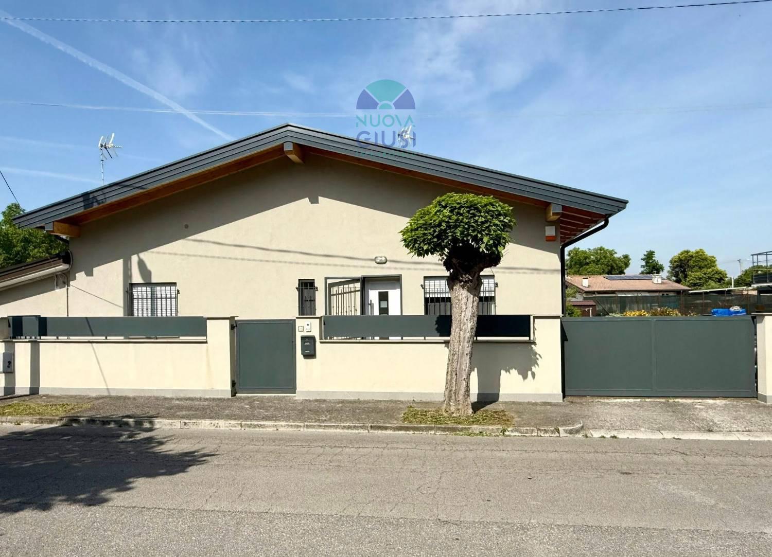 Villa Bifamiliare in vendita a Ronchi dei Legionari