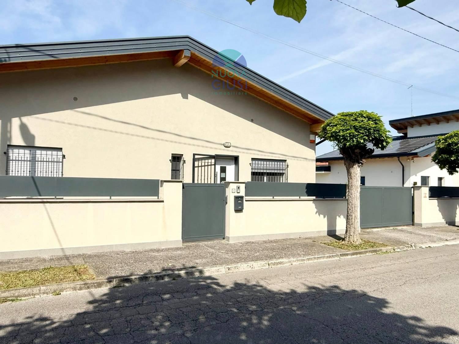 Villa Bifamiliare in vendita a Ronchi dei Legionari