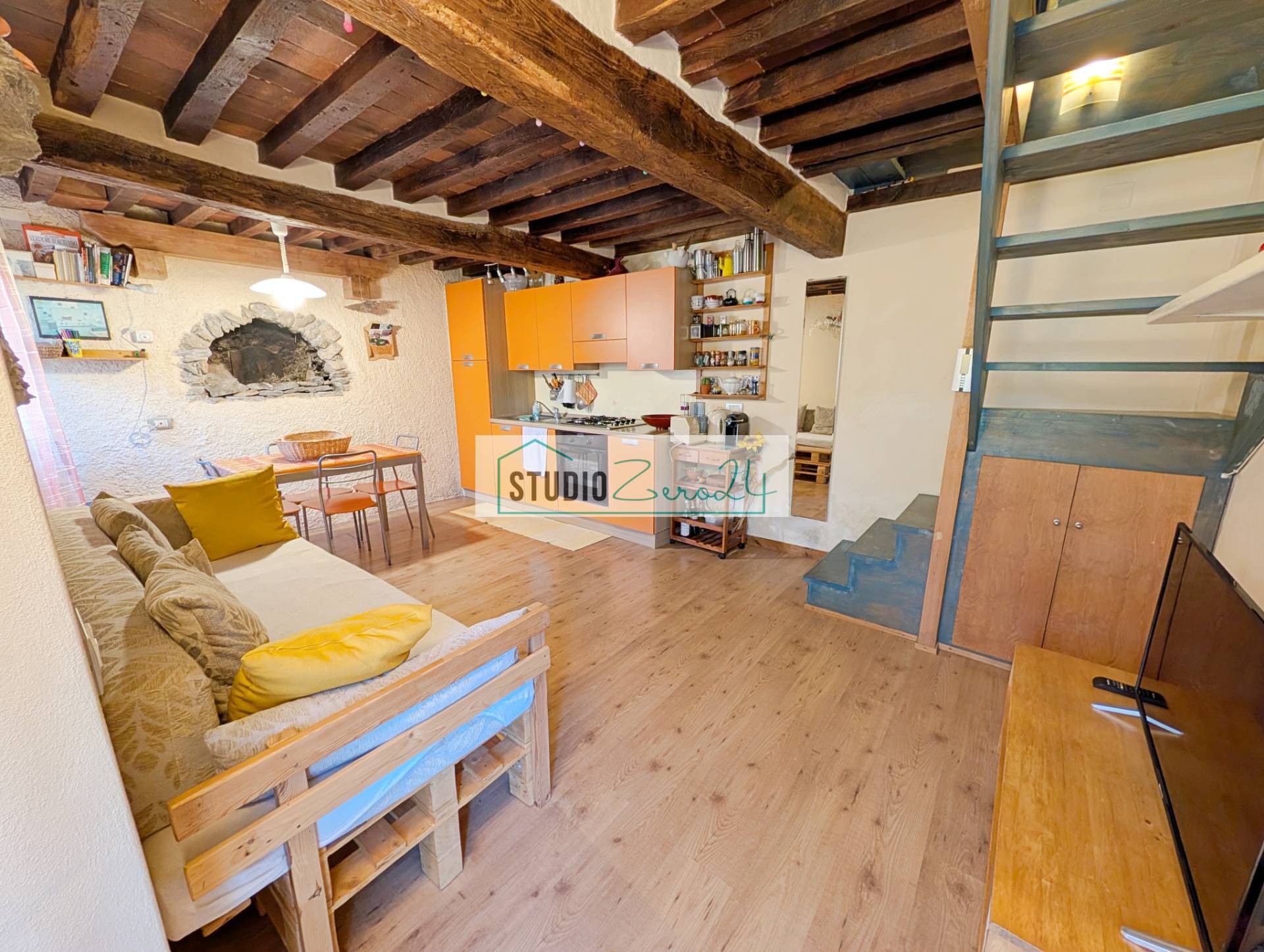 Casa semi indipendente in vendita a Seravezza, Azzano