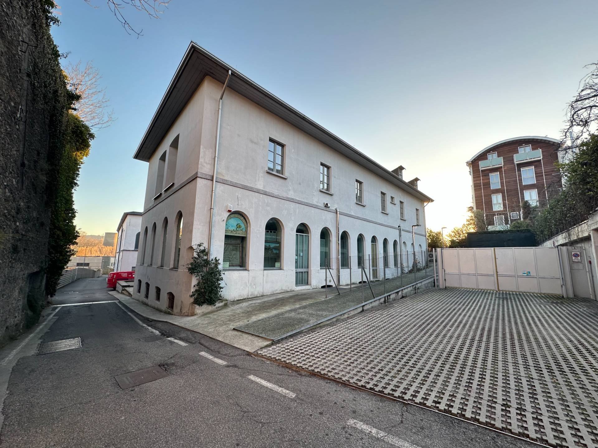 Locale commerciale in vendita a Alzano Lombardo