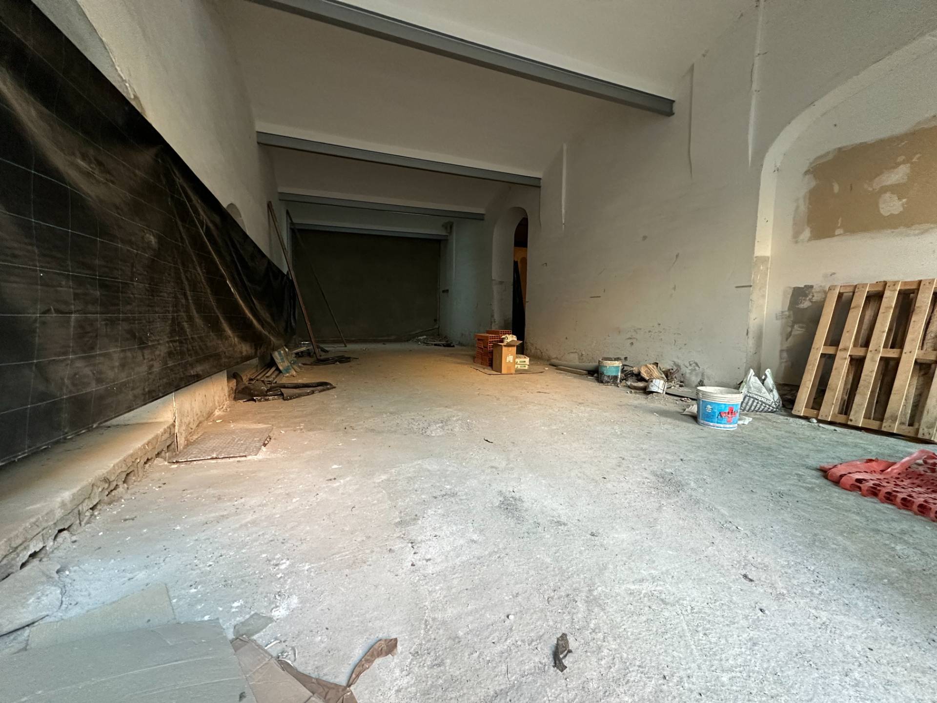 Locale commerciale in vendita a Alzano Lombardo