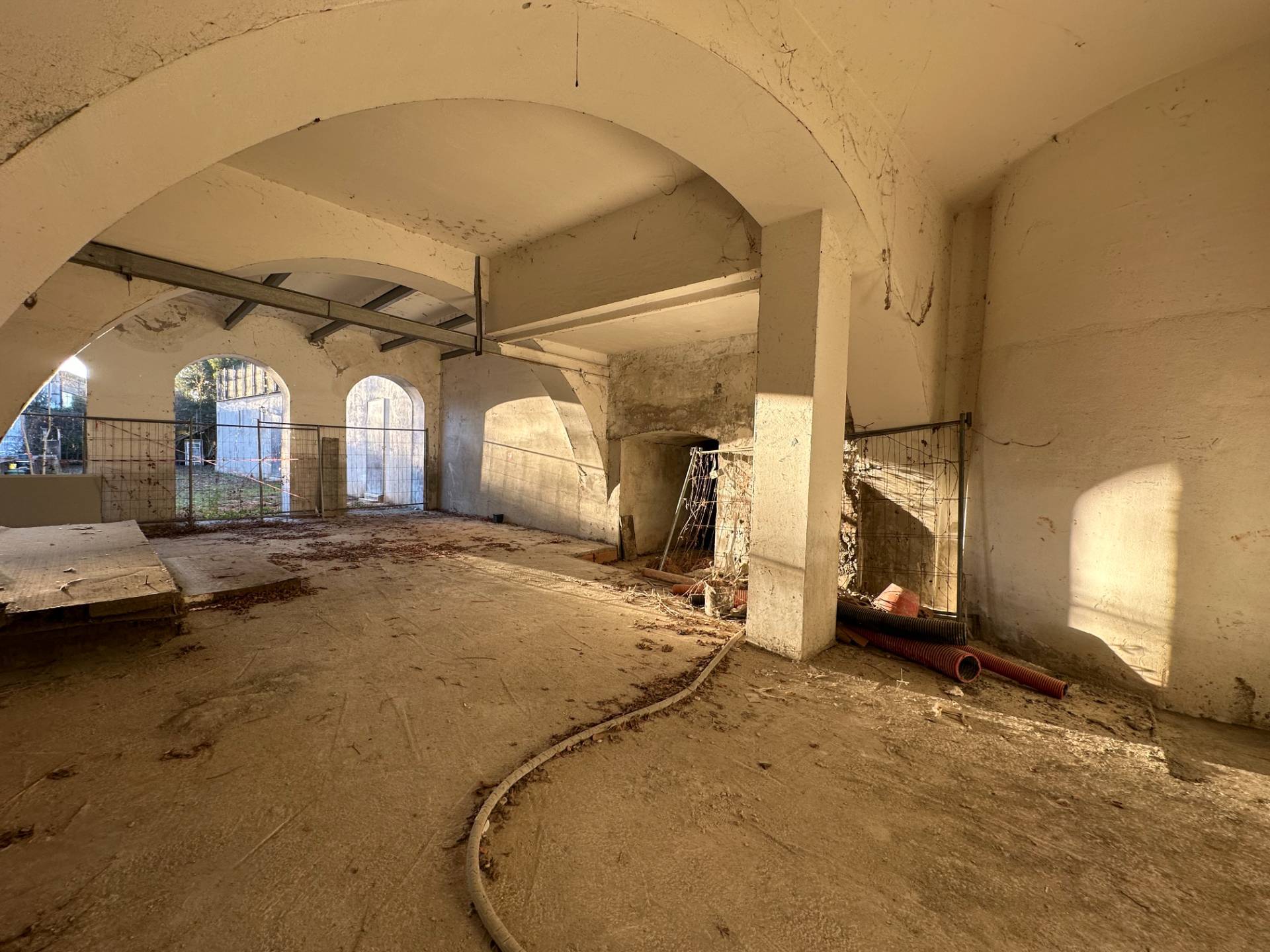 Locale commerciale in vendita a Alzano Lombardo