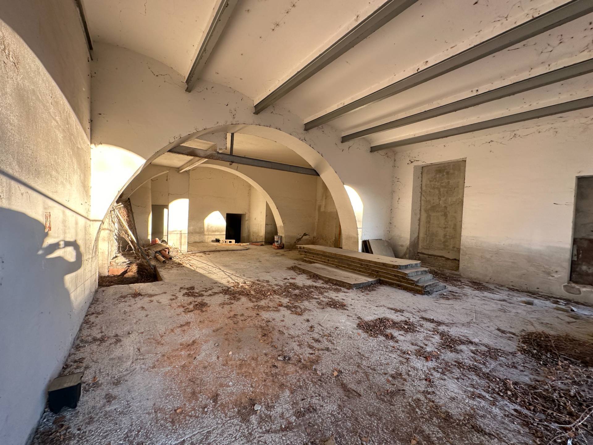 Locale commerciale in vendita a Alzano Lombardo