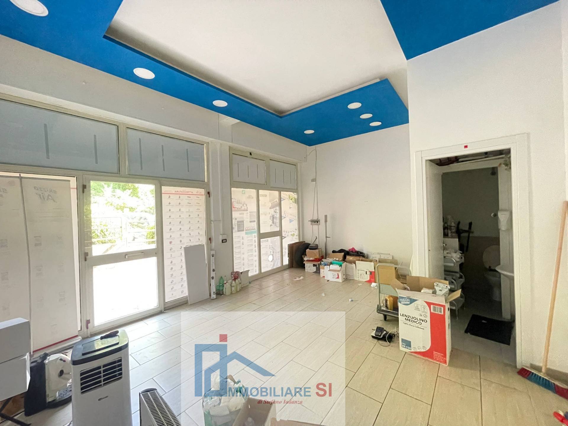 NEGOZIO in vendita a Benevento, Centro