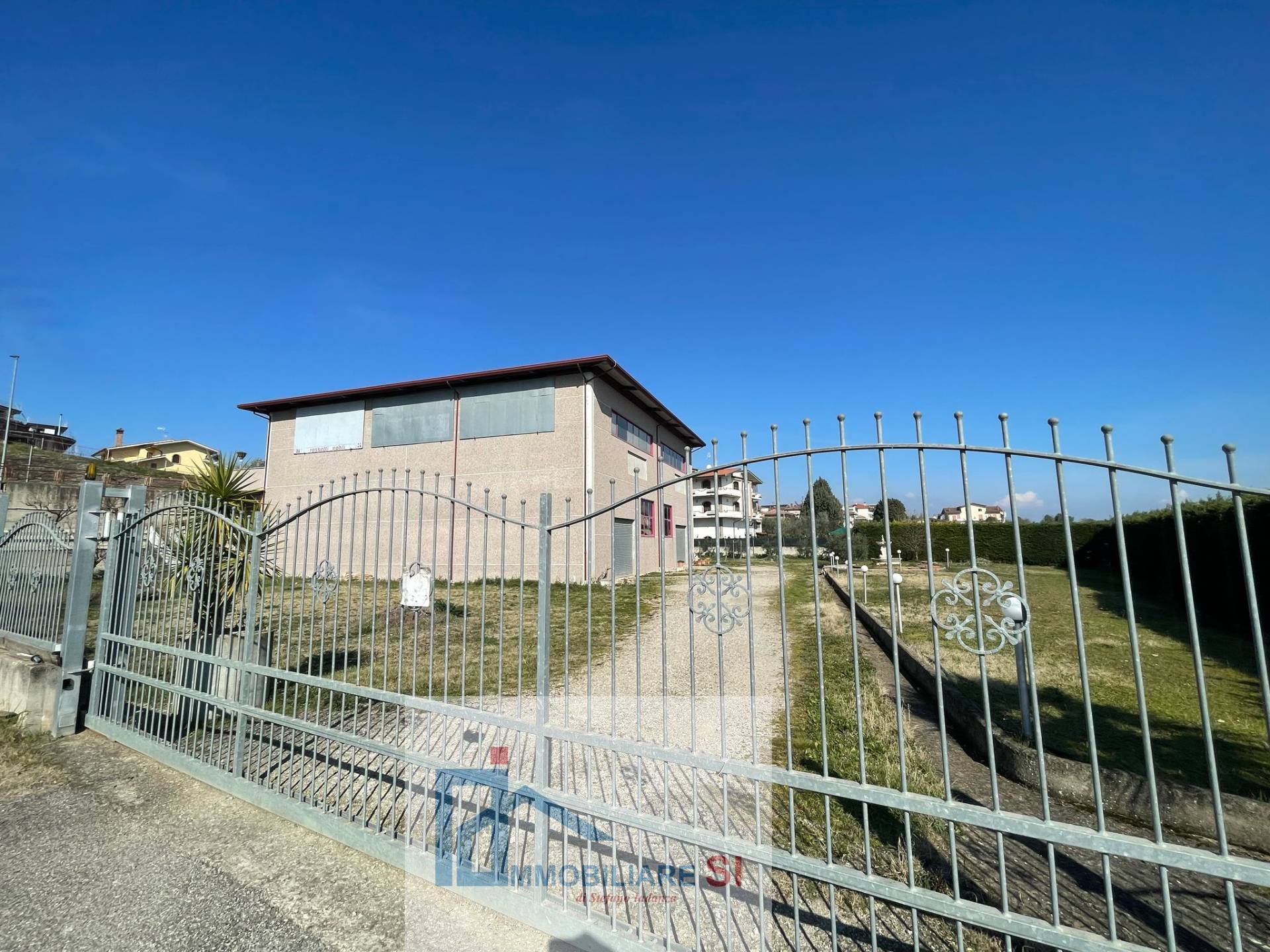 Locale commerciale in affitto a Apice, Apice Nuova