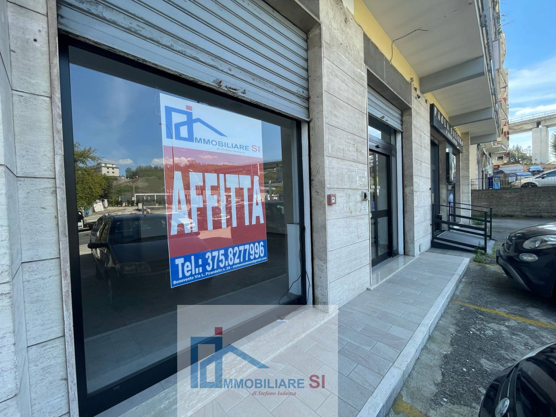 Locale commerciale in affitto a Benevento, Libert