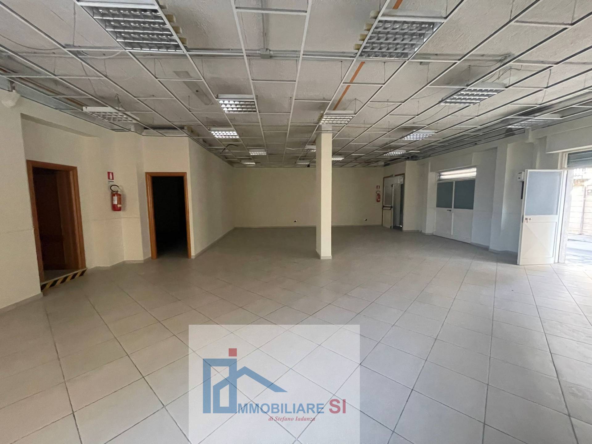 Locale commerciale in vendita a Benevento, Cappuccini