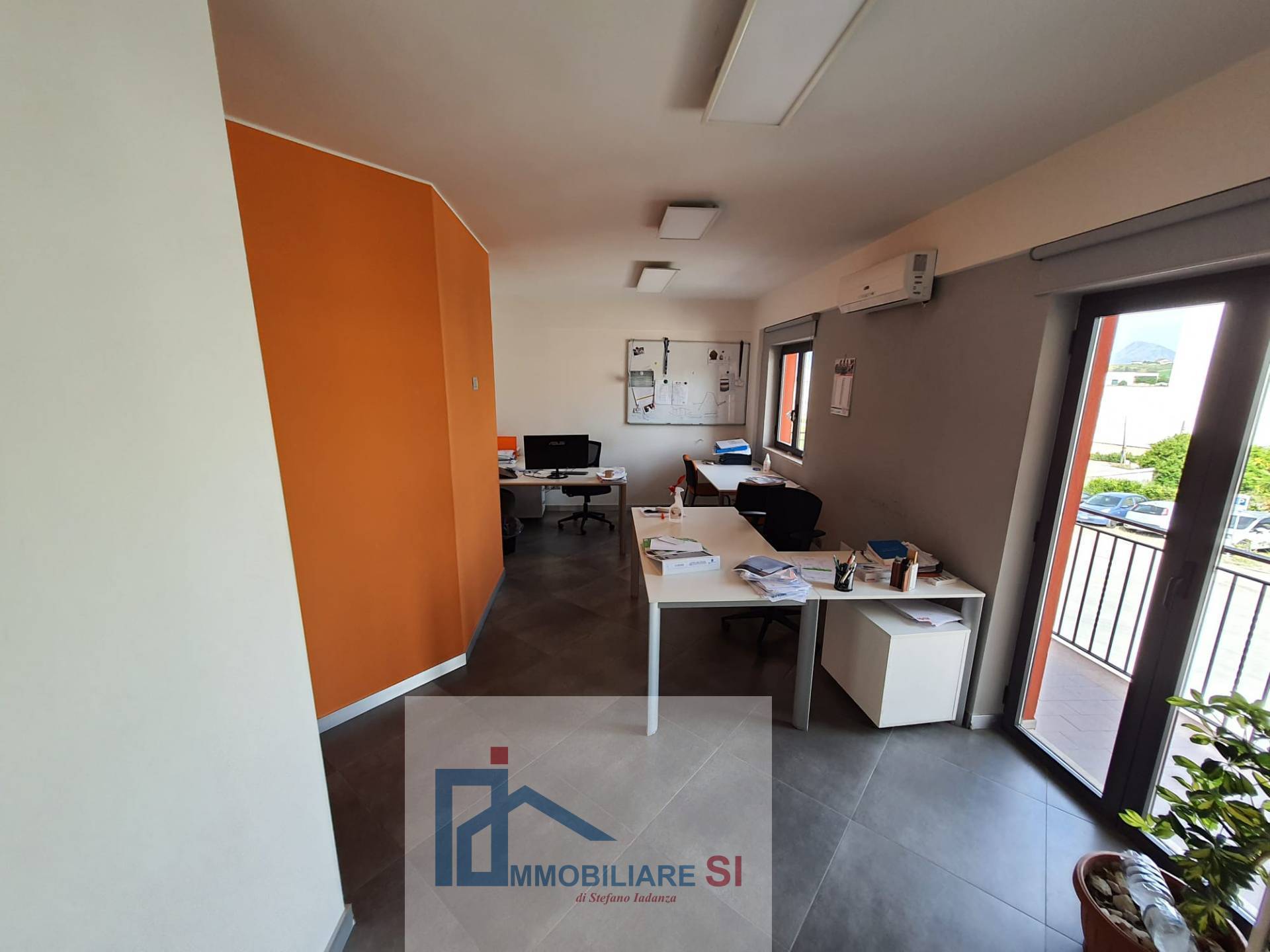 Capannone in vendita a Benevento, Contrade