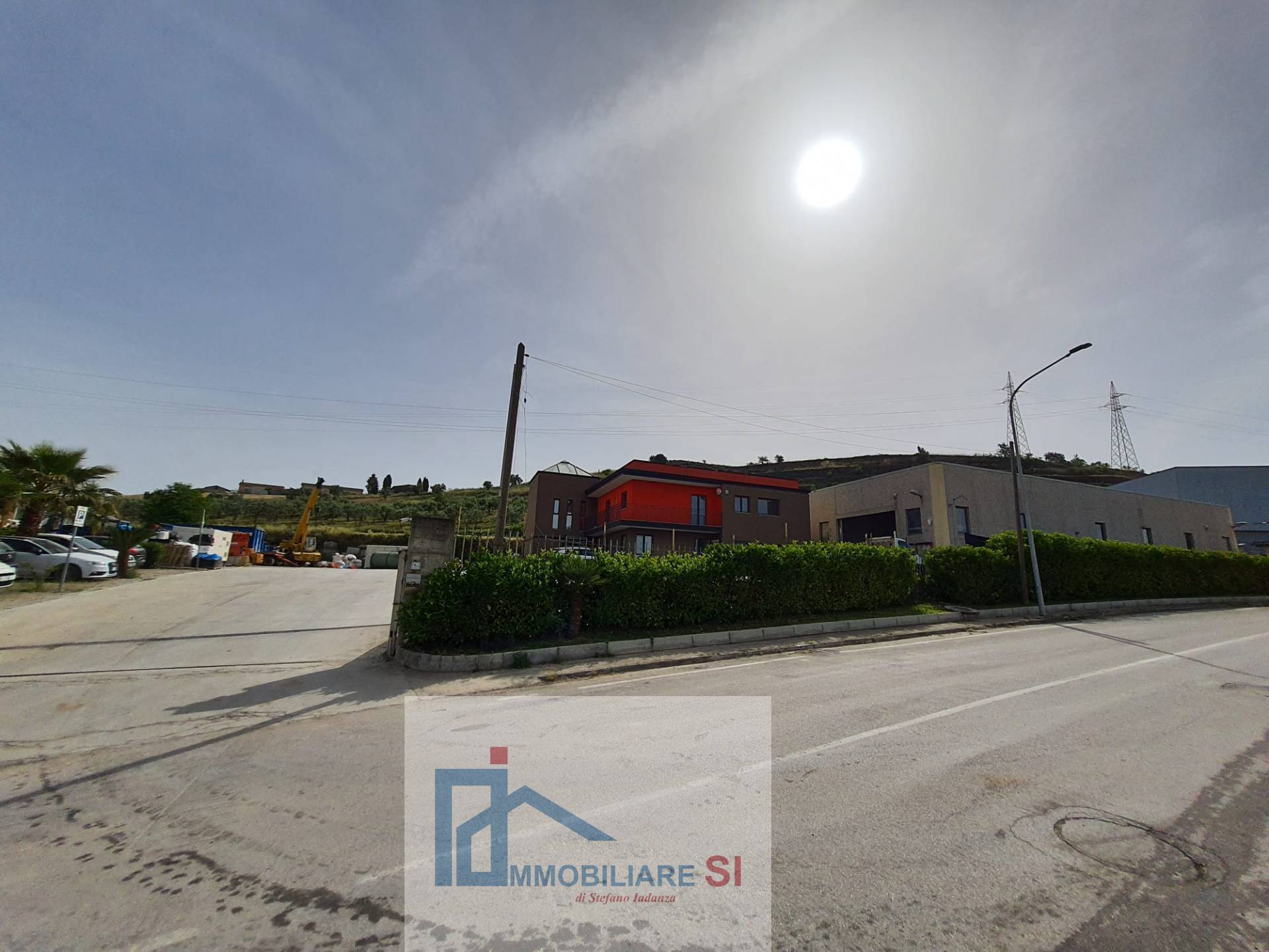 Capannone in vendita a Benevento, Contrade