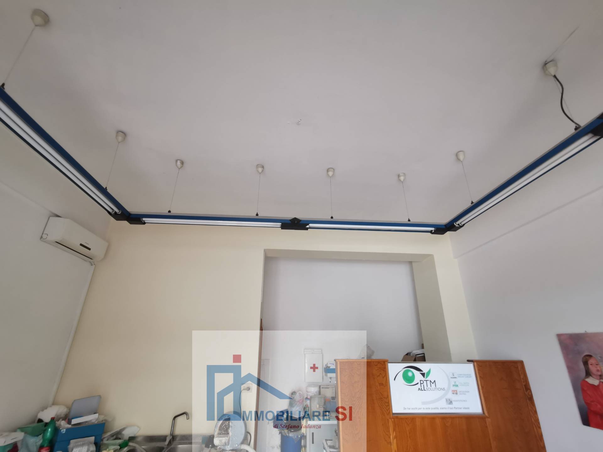 NEGOZIO in vendita a Benevento, Cappuccini