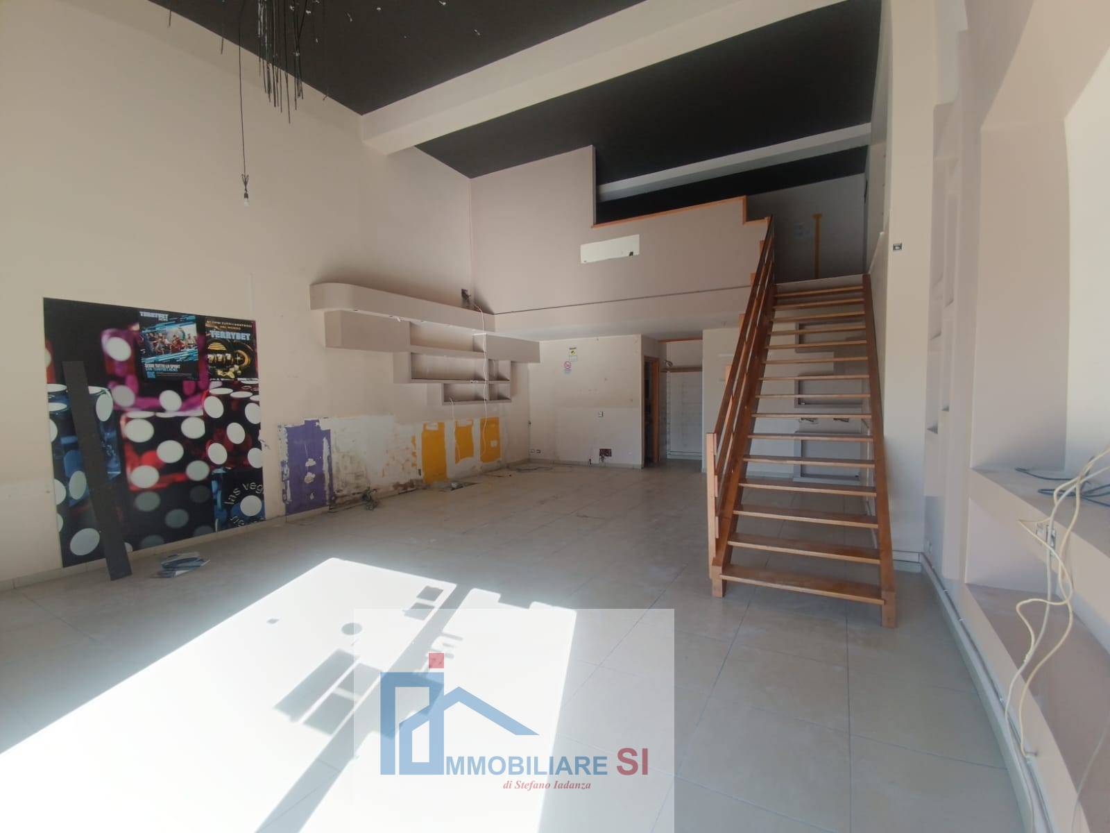 Locale commerciale in affitto a Vitulano