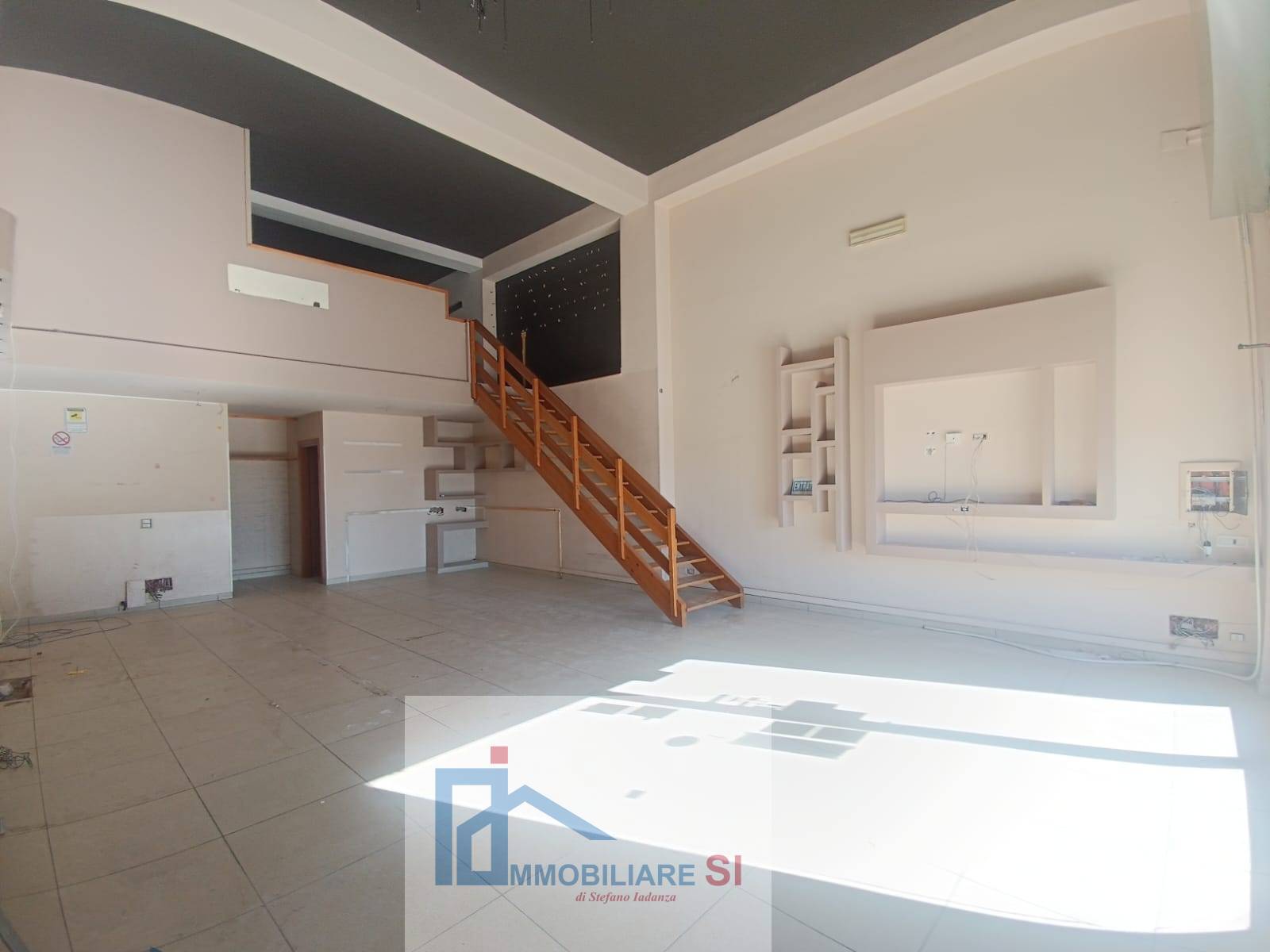 Locale commerciale in affitto a Vitulano