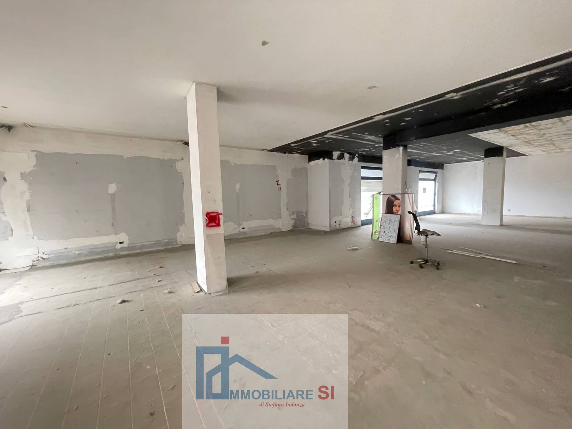 Locale commerciale in vendita a Benevento, Mellusi