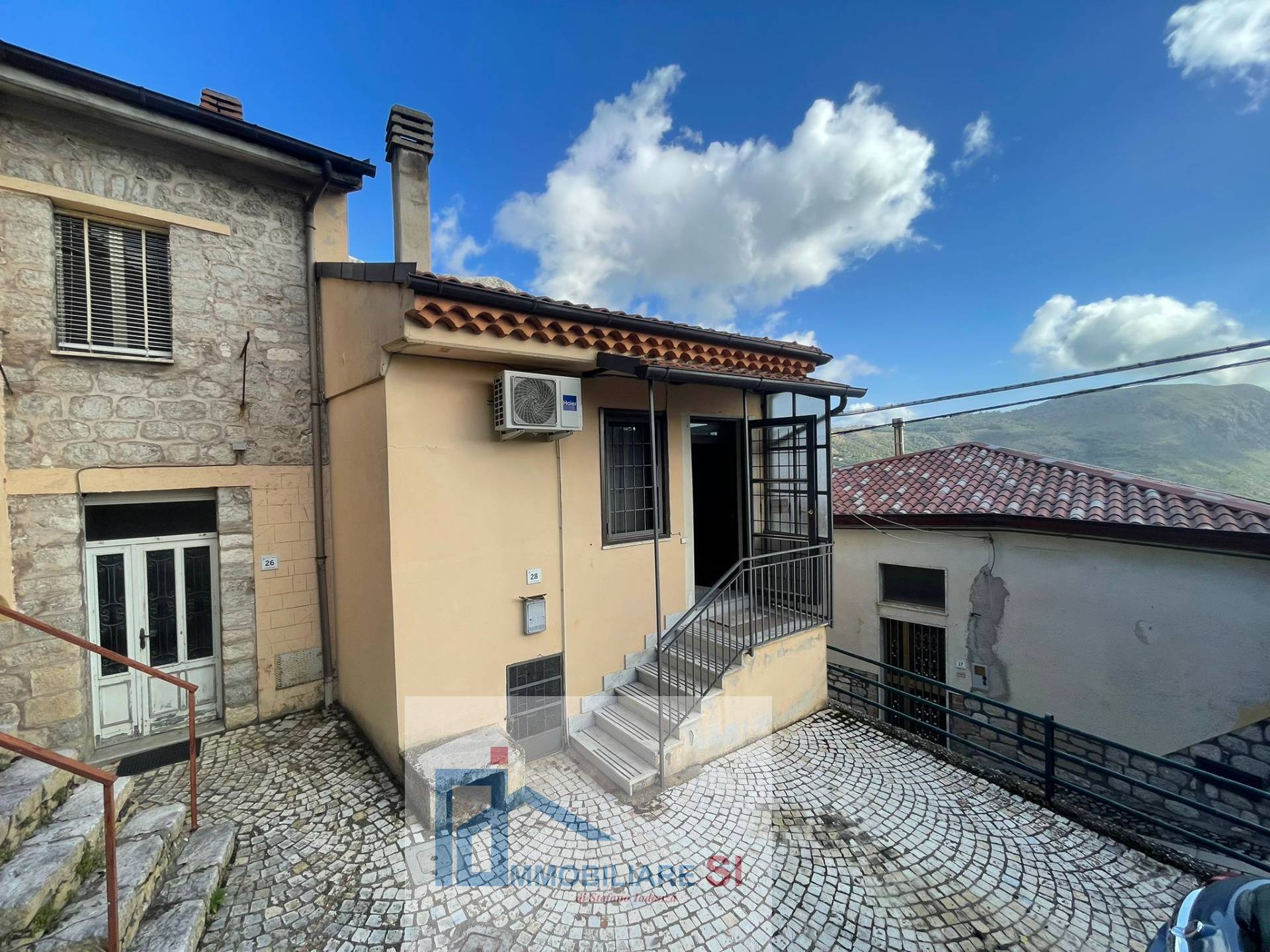 SEMINDIPENDENTE in vendita a Vitulano