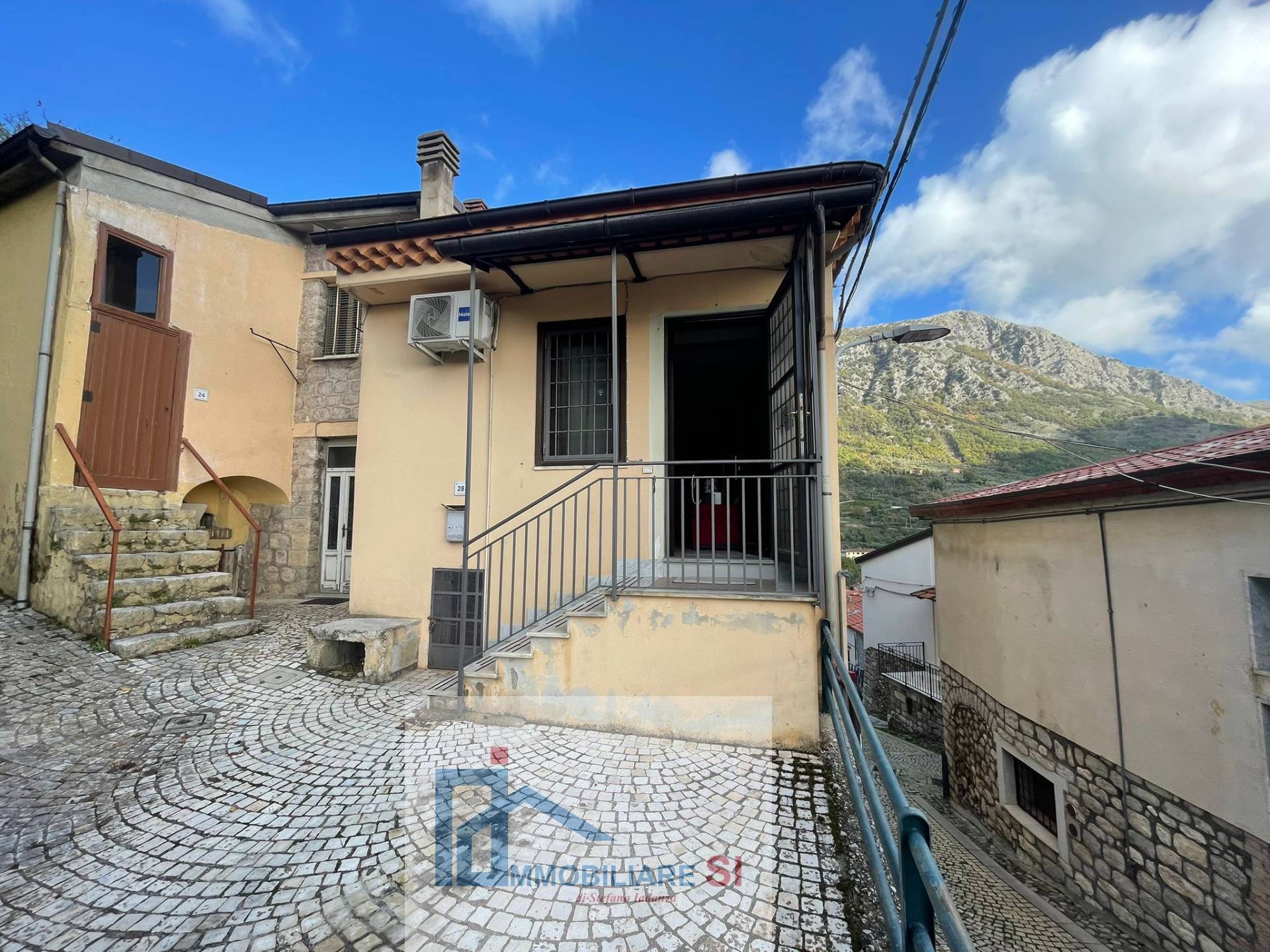 SEMINDIPENDENTE in vendita a Vitulano