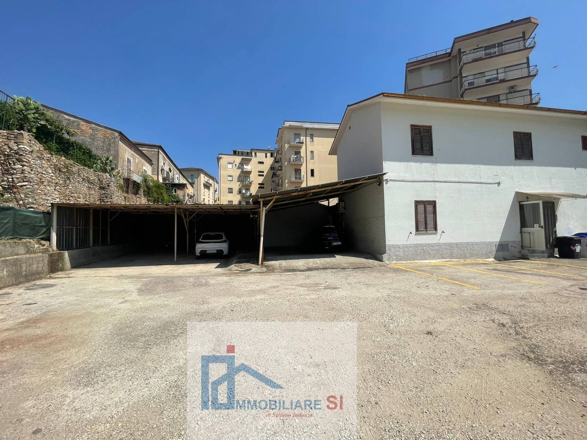 Intero Fabbricato in vendita a Benevento, Centro Storico