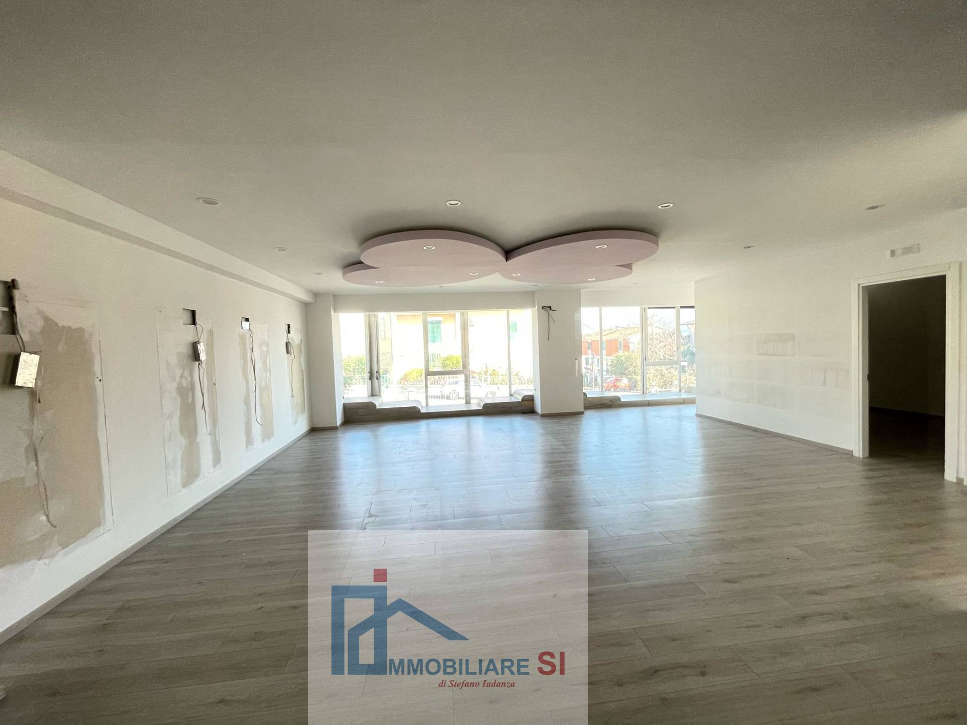 NEGOZIO in affitto a Apice, Apice Nuova