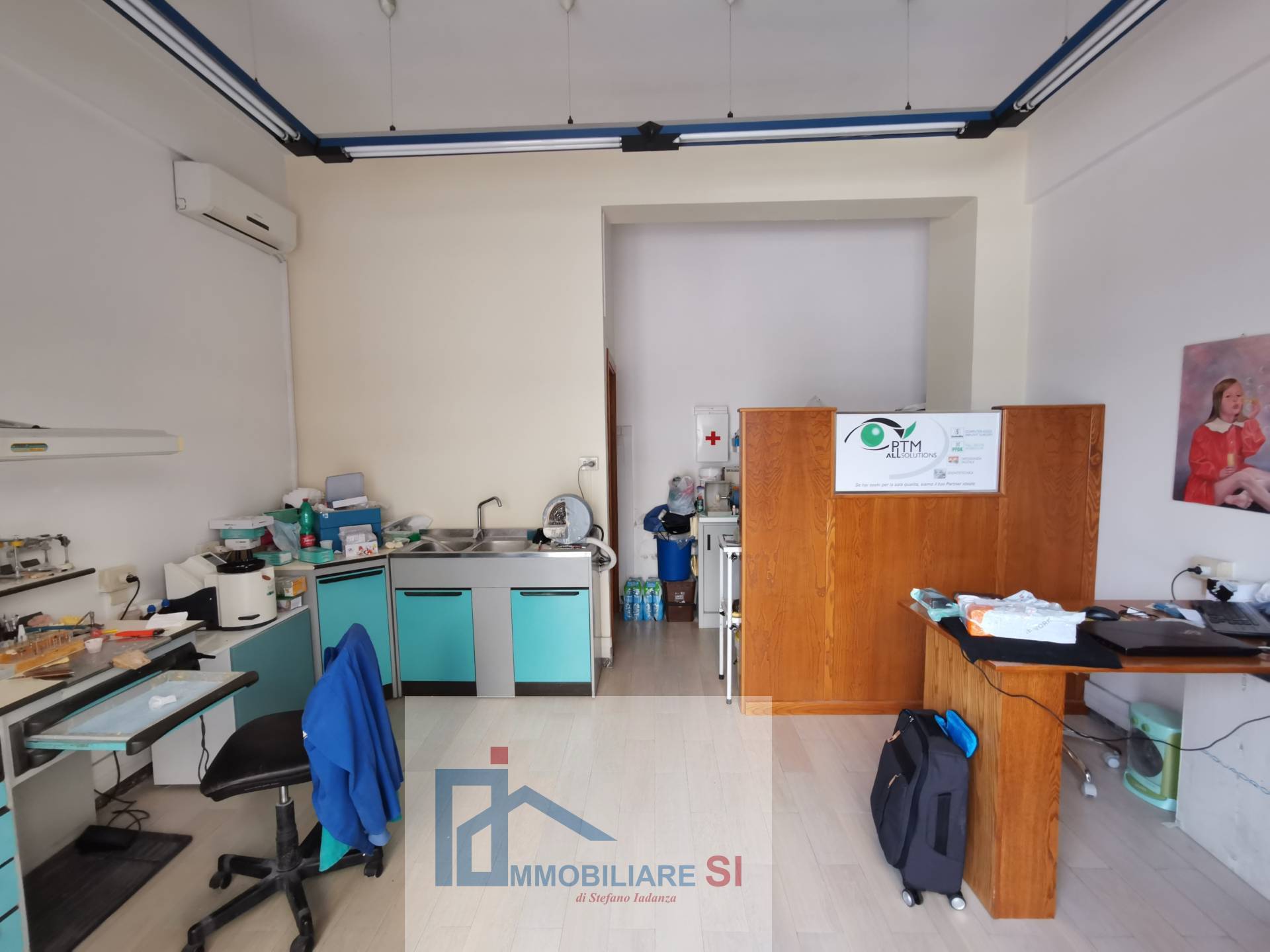 NEGOZIO in vendita a Benevento, Cappuccini