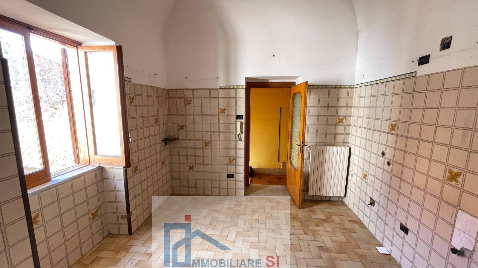 SEMINDIPENDENTE in vendita a Benevento, Centro Storico