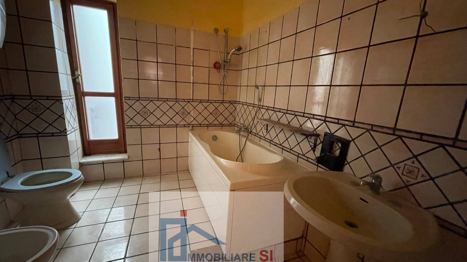 SEMINDIPENDENTE in vendita a Benevento, Centro Storico