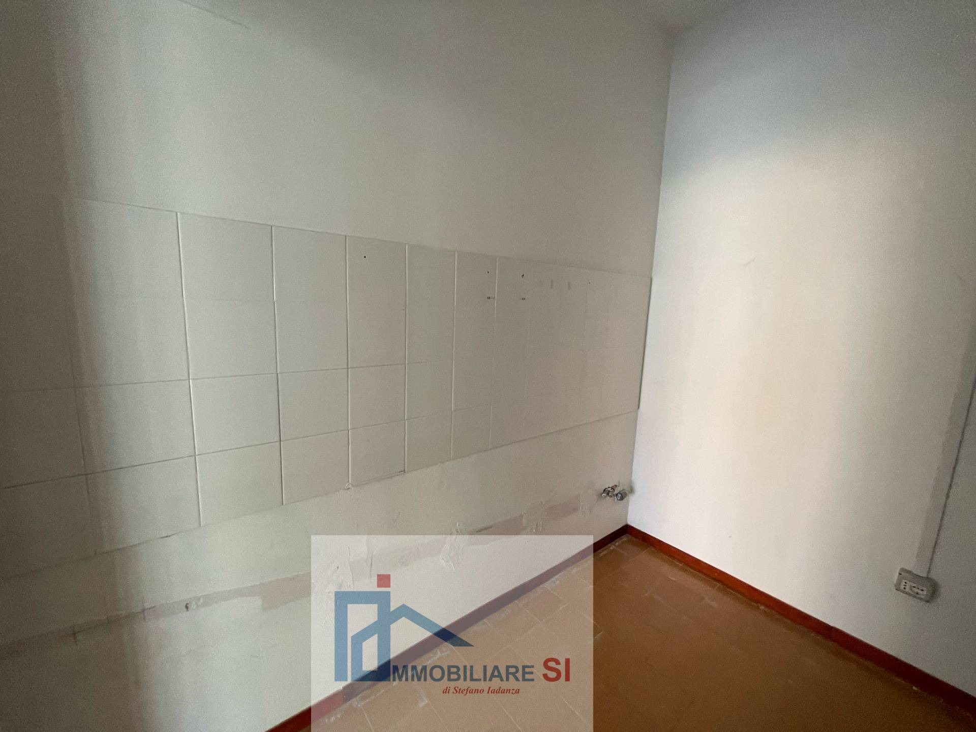 NEGOZIO in affitto a Apice, Apice Nuova